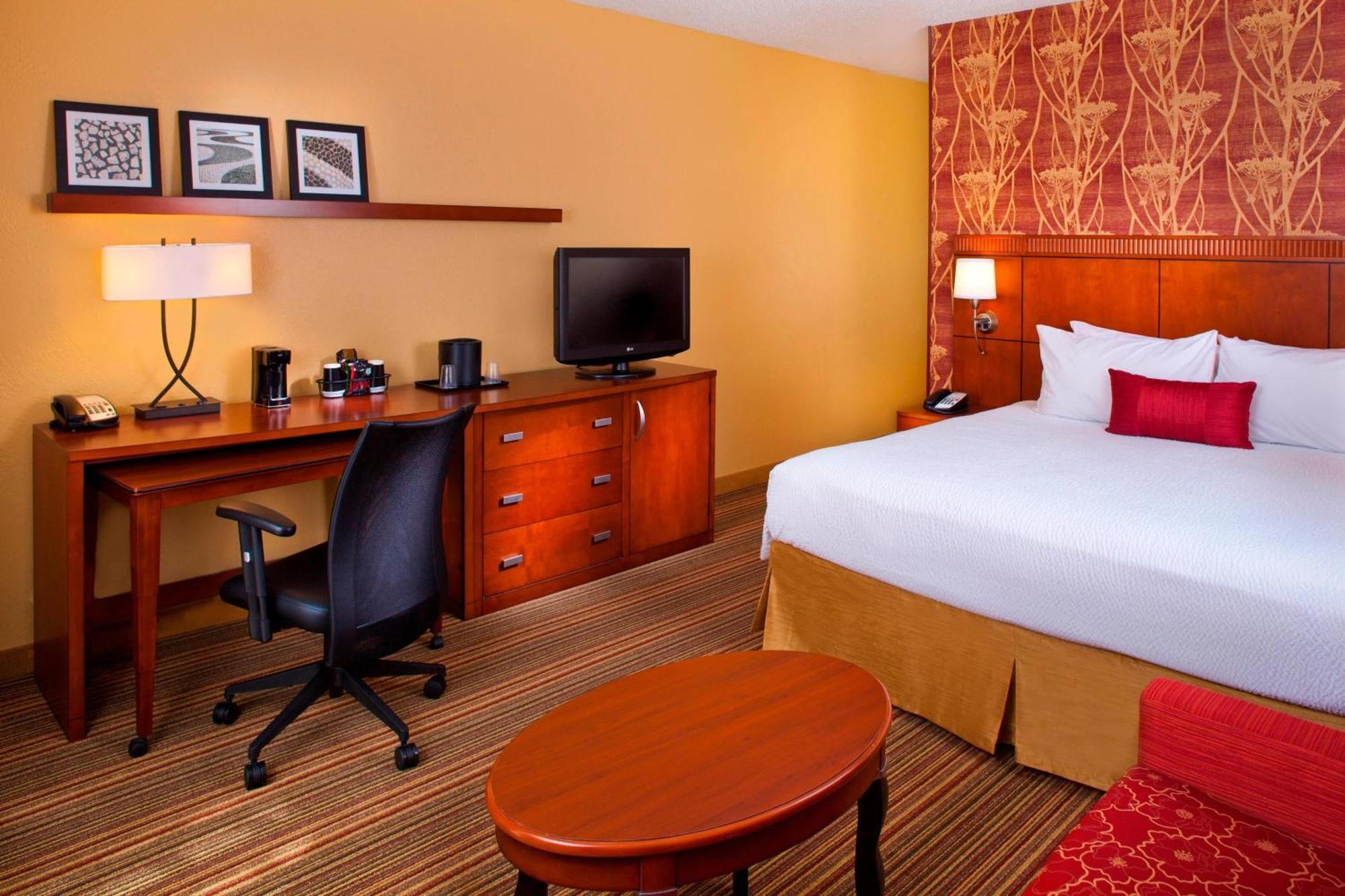 Courtyard By Marriott Acadian Centre/lsu Area Hotel 3*